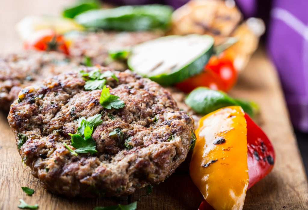 Minced burgers. Roasted burgers with grilled vegetable